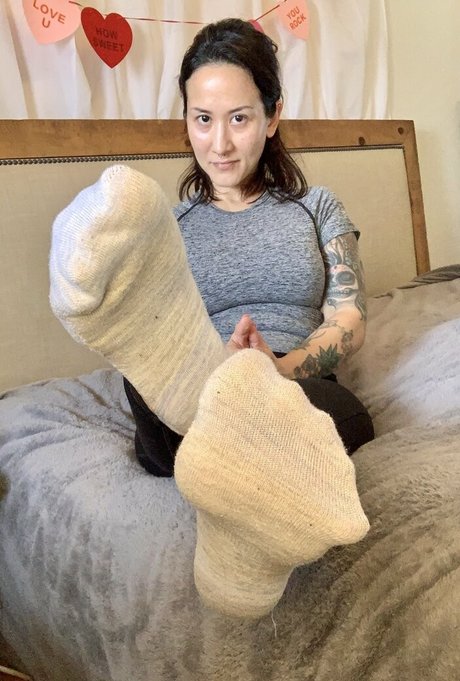 Kimkissesfootgoddess