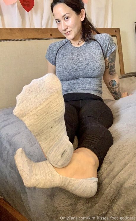 Kimkissesfootgoddess