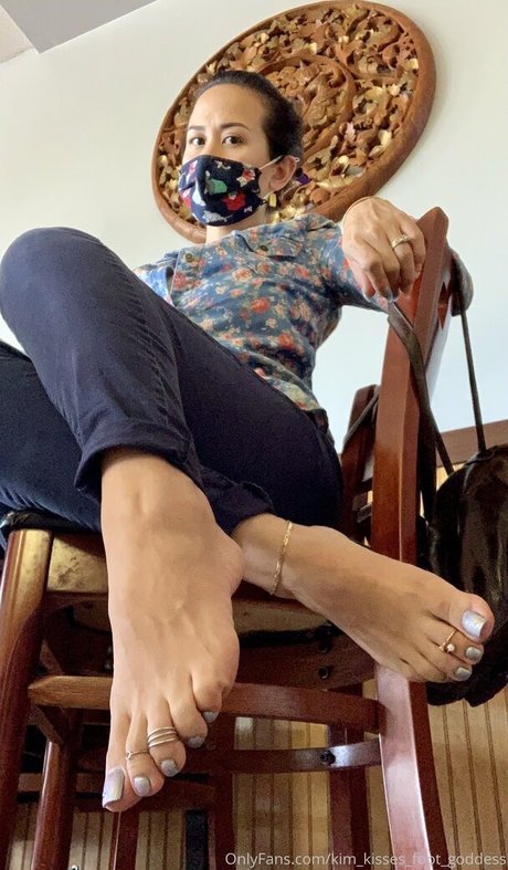 Kimkissesfootgoddess