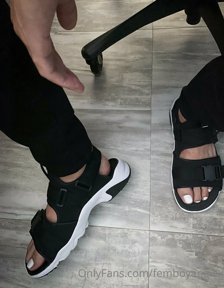 Femboyangiesfeet