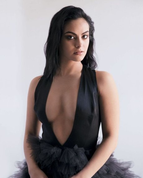 Camila Mendes
