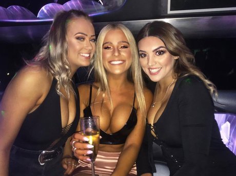 Cassie And Chloe Roberts