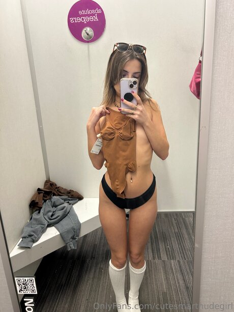 Cutesmartnudegirl
