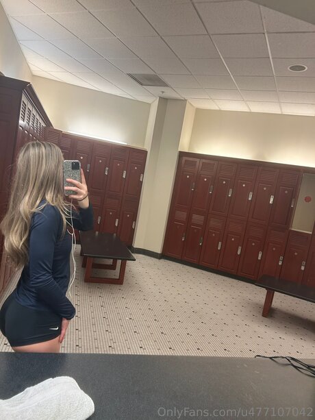 Prettylittlethang2004