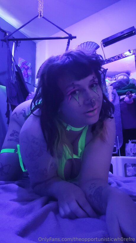 Theopportunisticwh0refre