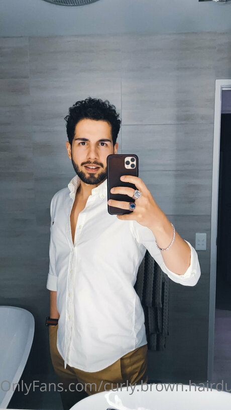 Curly Brown Hairdude