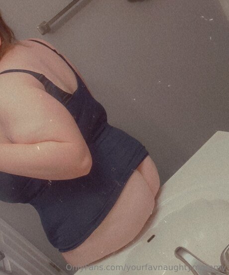 Yourfavnaughtymommy