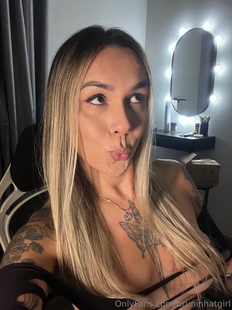 Bruninhatgirl