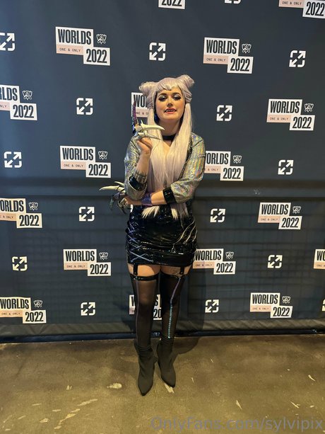 Sylvipix Young Goth Milf