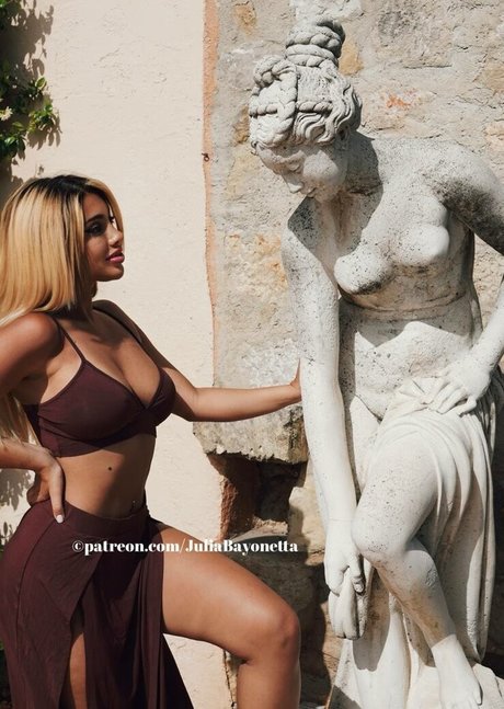 Julia Bayonetta