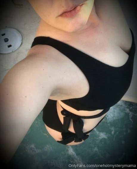 Onehotmysterymama