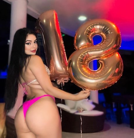 Bella Angel Dezoitou