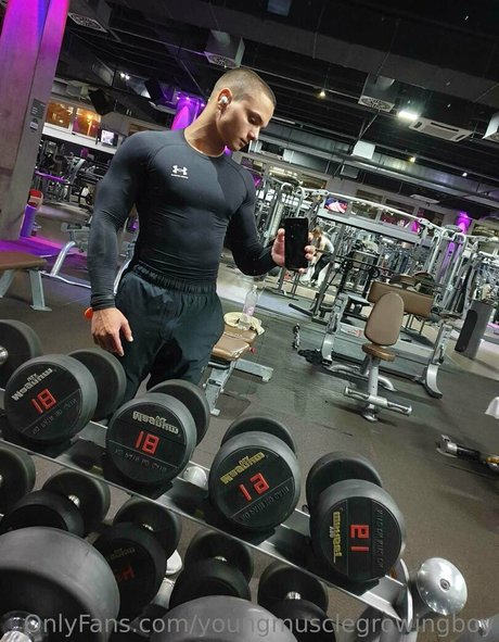 Youngmusclegrowingboy