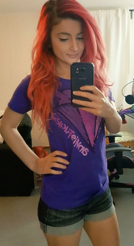 Anniefuchsia