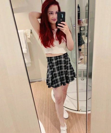 Anniefuchsia