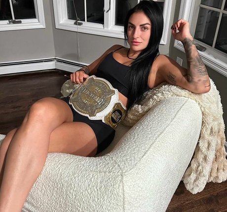 Sonya Deville