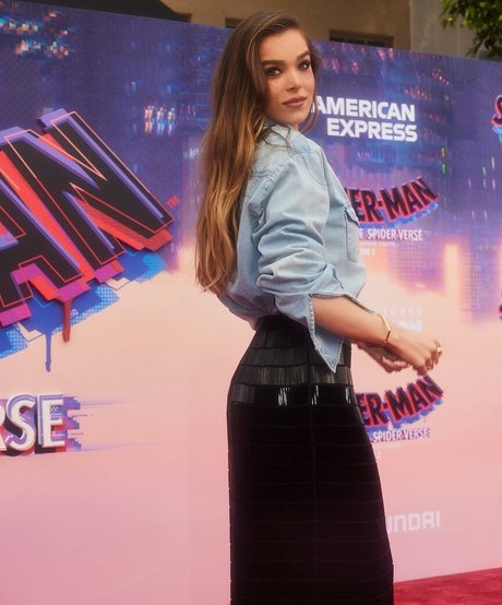 Hailee Steinfeld