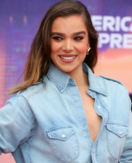 Hailee Steinfeld