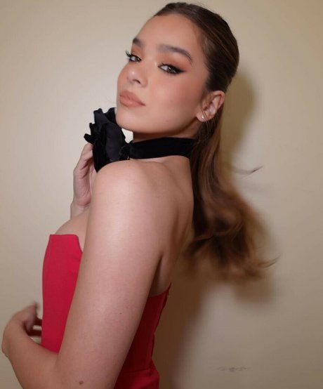 Hailee Steinfeld