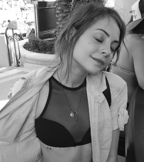 Willa Holland