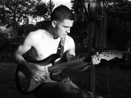 Leonardo F Valenzuela