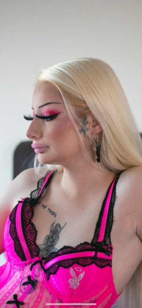 Hollie Pie  Vip Page