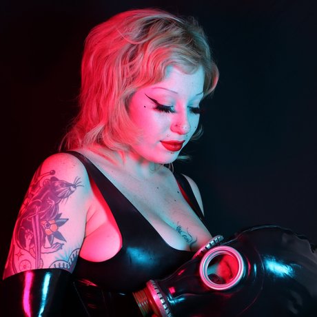 Domina Dolly St Cyr