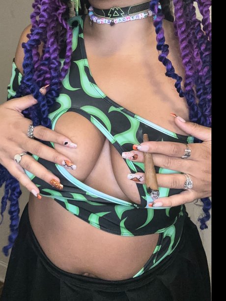 That Pretty Rave Girl