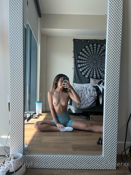 Hawaiian Cheerleader