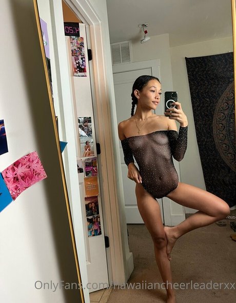 Hawaiian Cheerleader