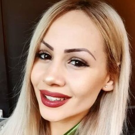 Allaboutfeetandnylons