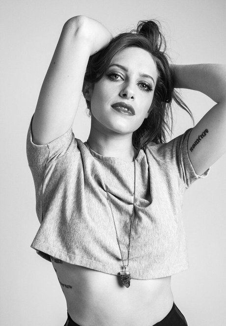 Carly Chaikin