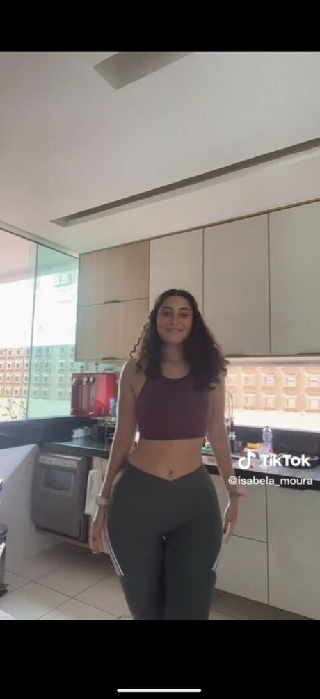 Isabela Moura