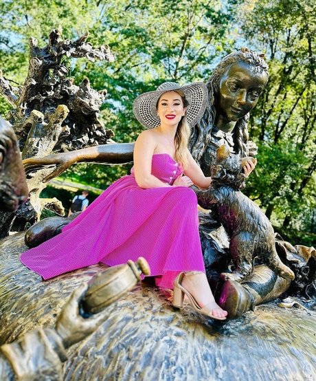 Robyn Adele Anderson