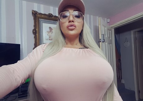 Bigbustyblondeuk