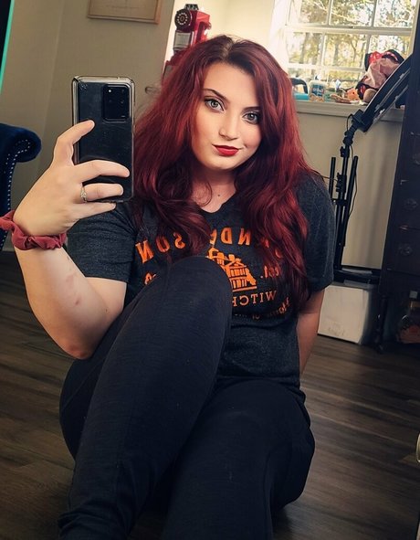 Sarahyournaughtygirl69