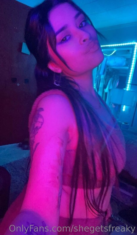 Shegetsfreaky