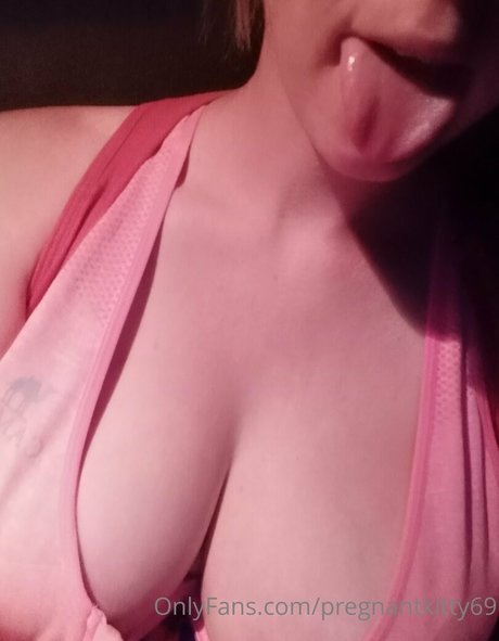 Pregnantkitty69