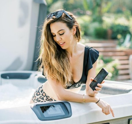 Christy Carlson Romano