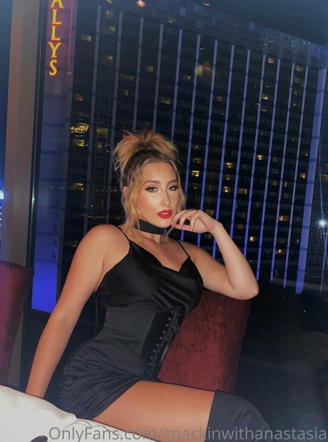 Snackinwithanastasia