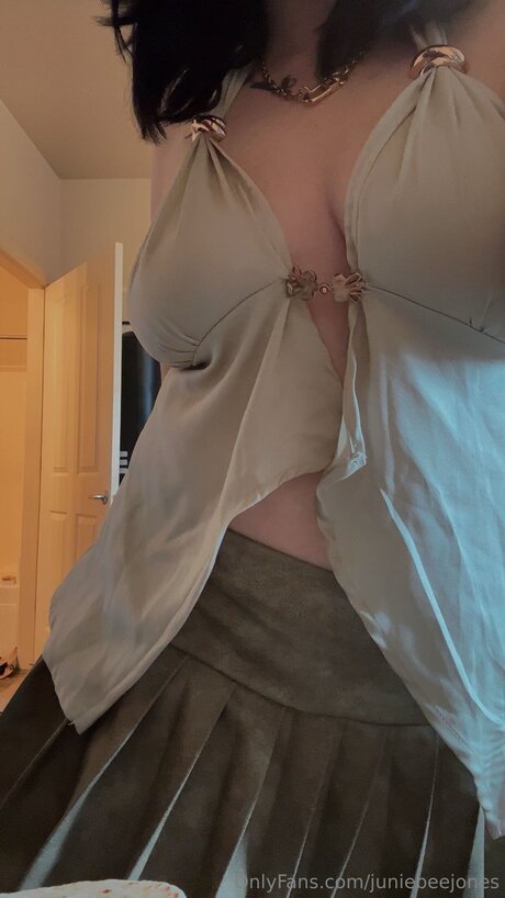 Juniebeejones