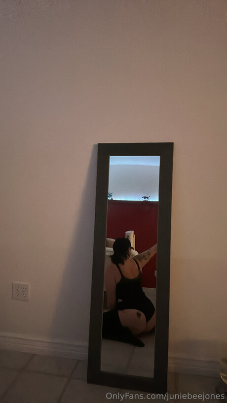 Juniebeejones