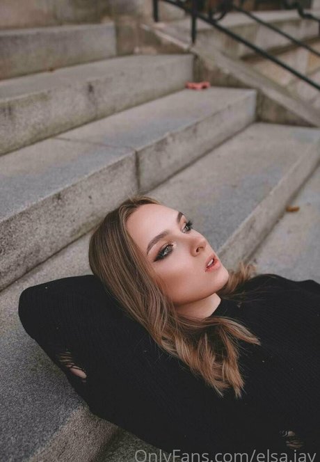 Elsa Jay