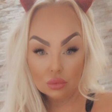 Mercedes Twitter Milf