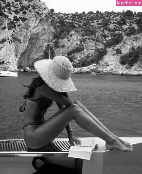 Alexandra Saint Mleux