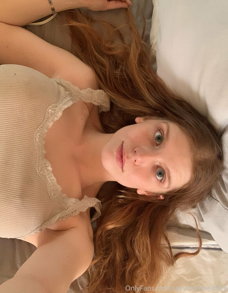 Sexyredinbedfree