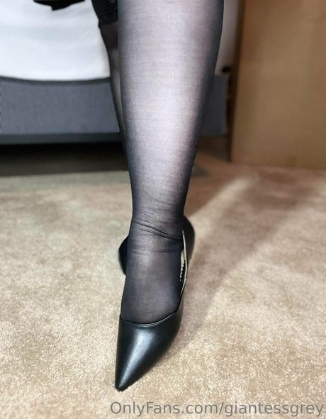 Giantessgrey