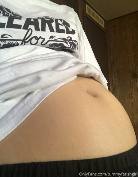 Tummyfetishgirl