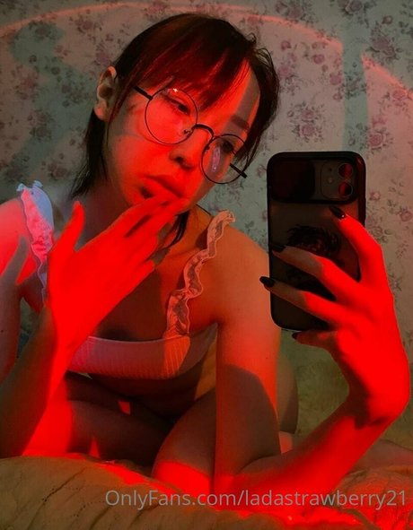 Ladastrawberry21