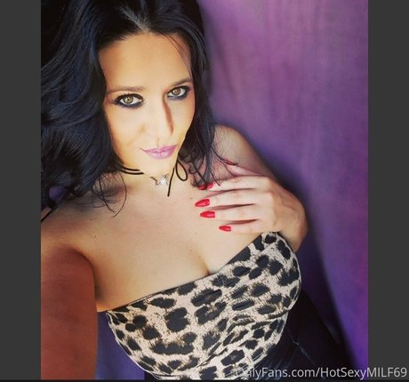 Hotsexymommy69
